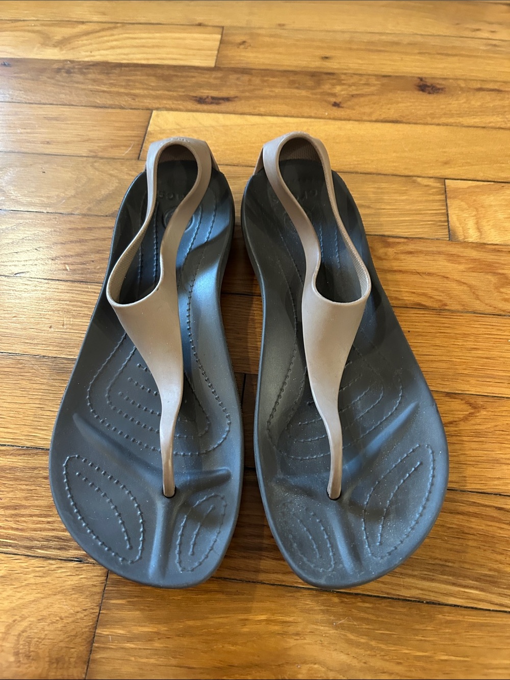 Croc’s Women's Serena Taupe(Vegas Gold and brown ) Thong Sandals